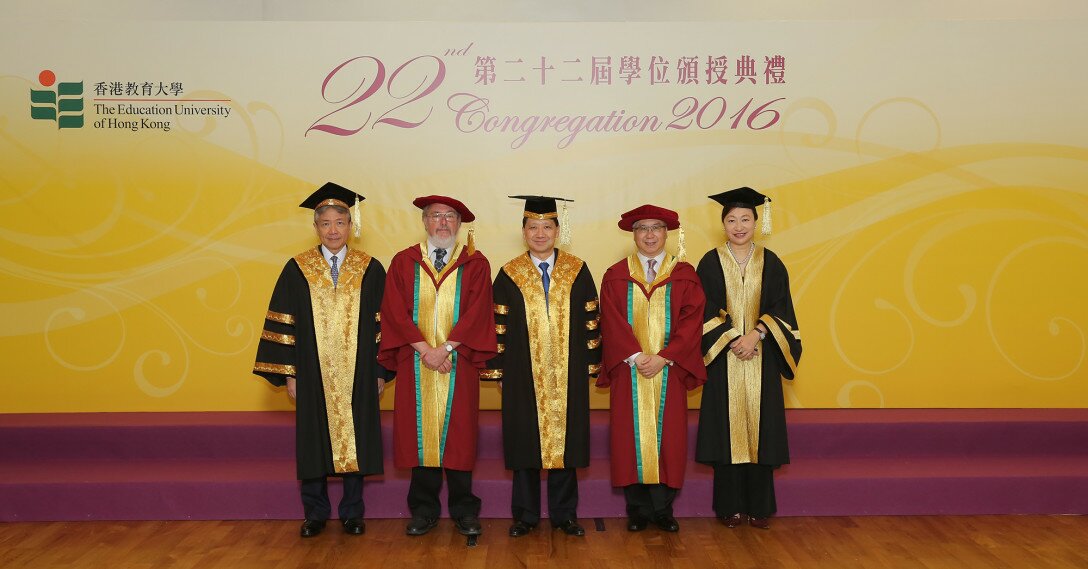 EdUHK confers honorary doctorates on two distinguished individuals in recognition of remarkable contributions to their fields in advancing education and social progress. From the left： EdUHK President Professor Stephen Cheung Yan-leung; Professor Michael W. Apple, FAERA； EdUHK Council Chairman Dr Pang Yiu-kai; Dr Eric Li Ka-cheung, GBS, JP , and EdUHK Council Treasurer Ms Susanna Chiu Lai-kuen