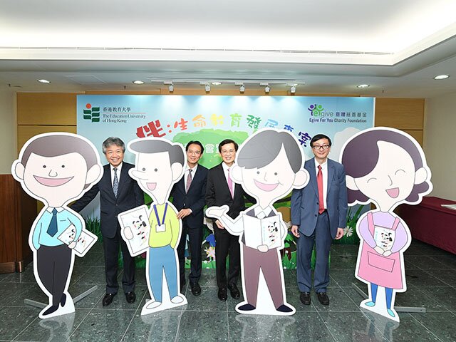 (左起)张仁良教授、曹贵宜先生、曹贵子医生和李子建教授发布会担任主礼嘉宾。