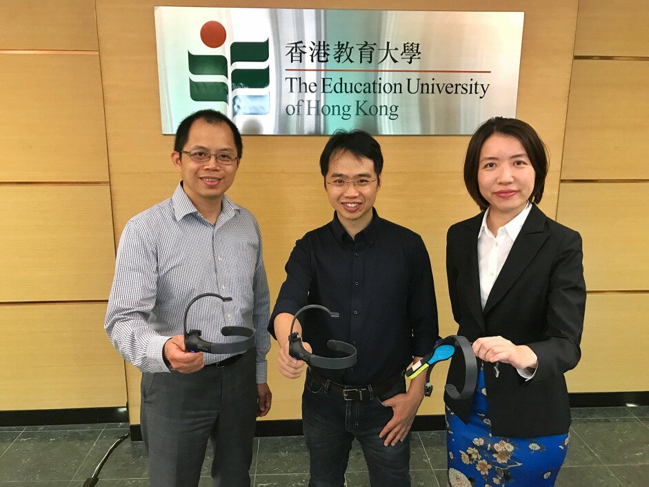 Dr Savio Wong (Centre) of EdUHK and Dr Rosa Chan (Right) of CityU jointly develop the Portable, Multi-User Brainwave Recording and Analysis System for Hong Chi Morninghill School’s SEN students. Left: Principal Shek wai-keung from Hong Chi Morninghill School