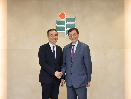 Professor Kang Zhen and Professor John Lee Chi-kin