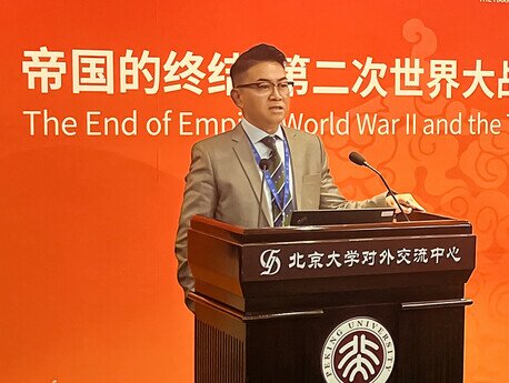 Professor Erni delivers a speech at the 20th Beijing Forum