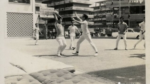 横头磡神召会康乐学校的篮球比赛照片(1960年代) (香港) - 香港教育博物馆 缩图