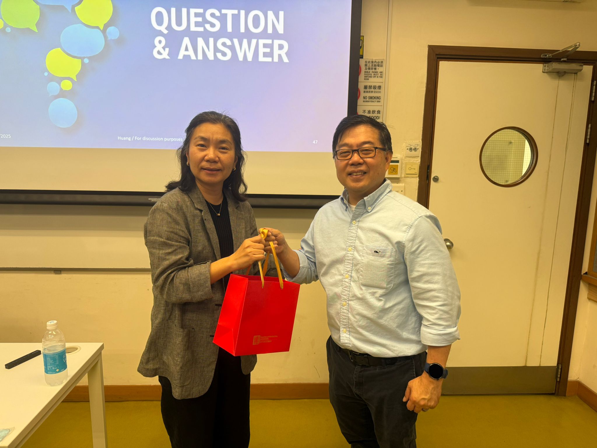 Question and Answer session during Prof Huang's seminar