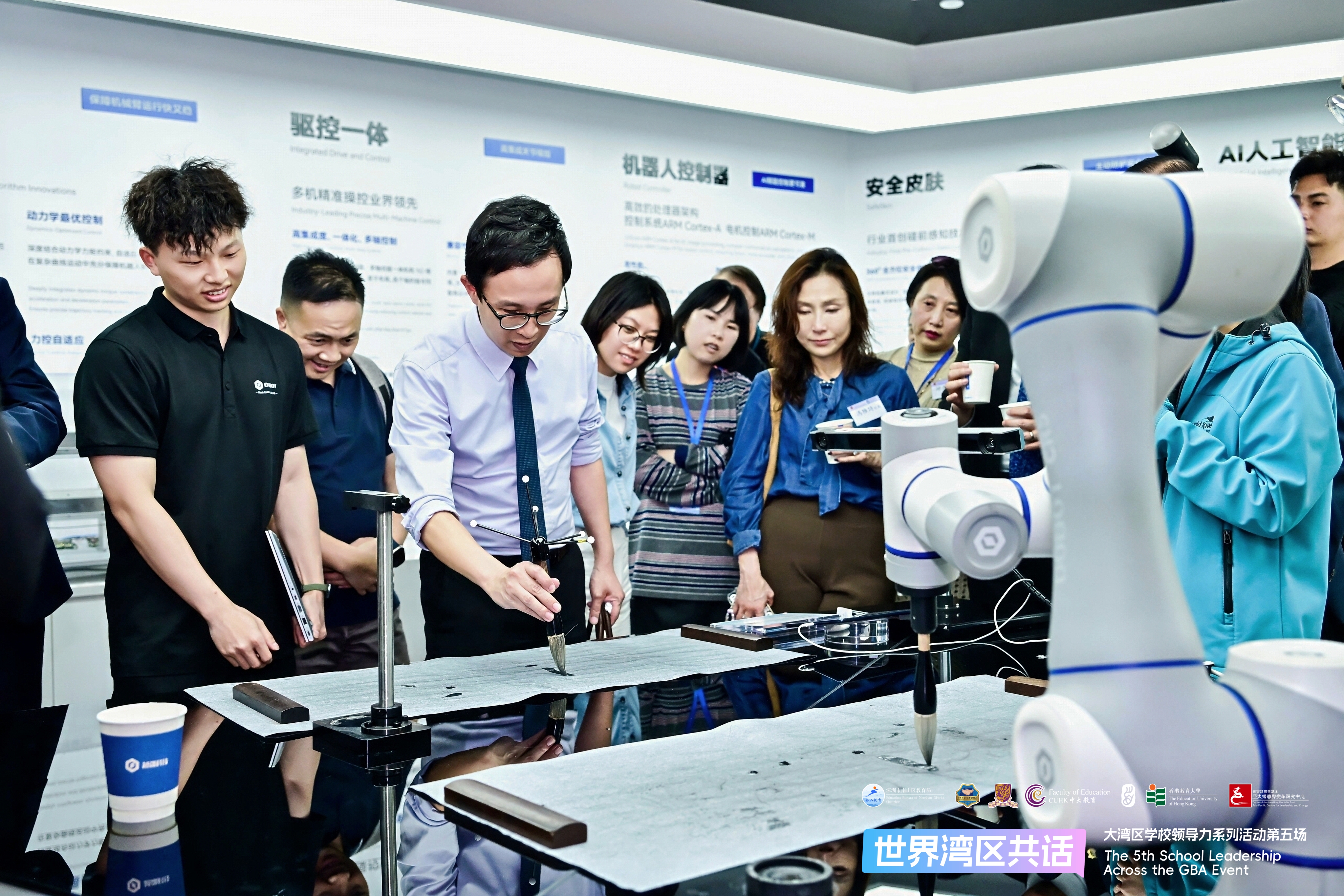 The attendants visited high-tech companies in Nanshan District.