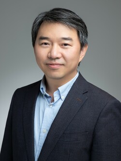 Professor YAN, Zi (晏子教授)