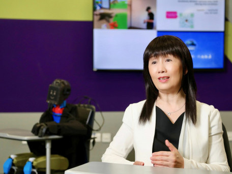 Harnessing Innovative Technology to Meet Real Teaching and Learning Needs— Interview with Professor Song Yanjie, Professor at the Department of Mathematics and Information Technology 