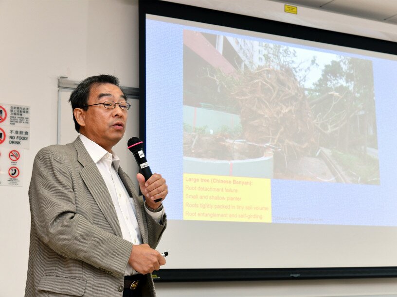 詹教授分享超級颱風山竹過後受損樹木之研究結果，以及探討樹木保育在氣候變化下的挑戰。