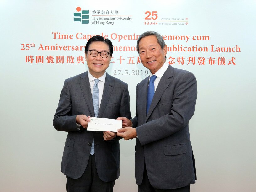 Dr Ip presents the letter in the time capsule to the current Council Chairman Professor Frederick Ma Si-hang.