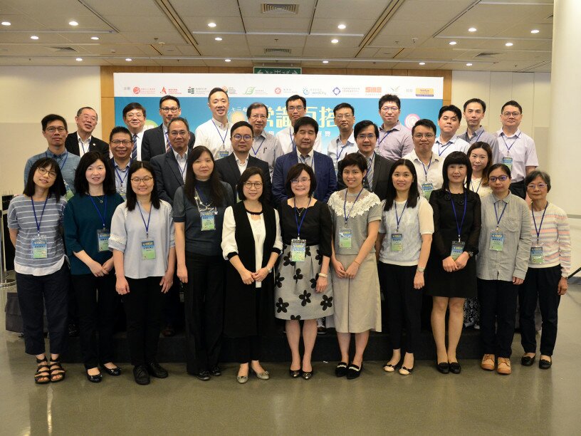 Professionals from various fields and dedicated science educators serve as adjudicators of the Exhibition, including professionals from government education bodies in both Hong Kong and the Mainland, from the higher education sector, and from different educational organisations.