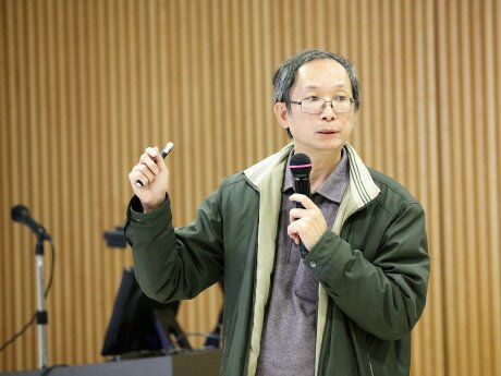 台灣中央研究院語言學研究所魏培泉教授。