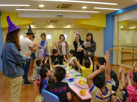 全新及再生玩具转赠予大埔11间社区中心。