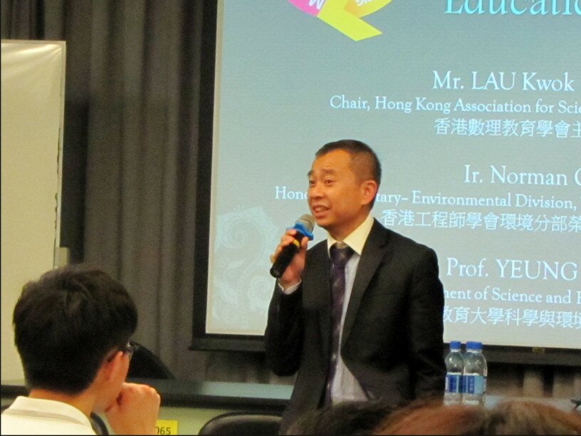 香港工程師學會環境分部榮譽秘書鄭俊平先生在STEM教育論壇中分享觀點。