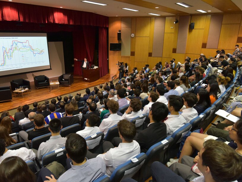 The talk is well-attended by different sectors of the community, including government officials, consuls general, representatives from the think-tanks and NGOs, and academics specialising in the fields, as well as EdUHK staff and students.
