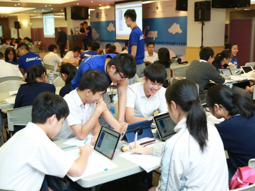 During the camp, junior secondary students and teachers from Cheung Sha Wan Catholic Secondary School, Ho Lap College (Sponsored by the Sik Sik Yuen), Our Lady of the Rosary College, S.K.H. Lam Kau Mow Secondary School, Tsuen Wan Government Secondary School, and Wah Yan College, Kowloon, are actively engaged in the learning of Cornerstone Maths, with EdUHK students serving as mentors.