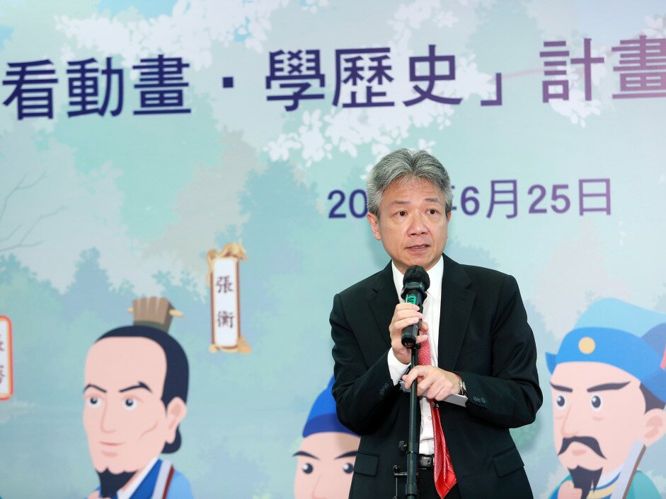 President Professor Stephen Cheung addresses the ceremony.