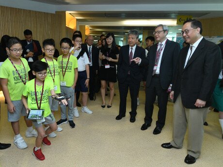 There are over 800 primary school teachers and students participating in today’s Coding Fair at EdUHK.