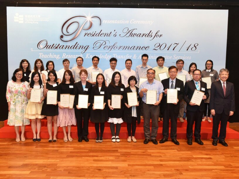 Awardees of Outstanding Performance in Administrative Services are posing a photo with Professor Stephen Cheung and Ms Sarah Wong.