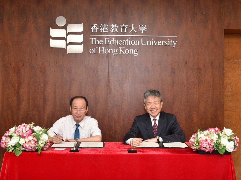 EdUHK signs the MOU with Hanoi National University of Education.