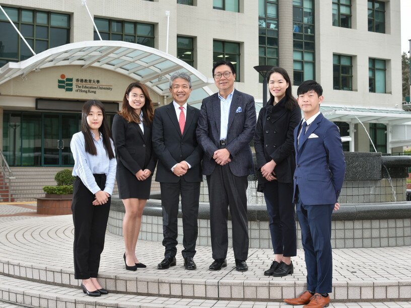 Li Ka Shing Foundation Scholarship recipients: (from the left) Miss Cha Yeon-kyung, Miss Lam Hei-tung, Miss Leung Ka-yan, and Mr Chan Hon-sum posing a photo with President Professor Stephen Cheung and Council Chairman Professor Frederick Ma.