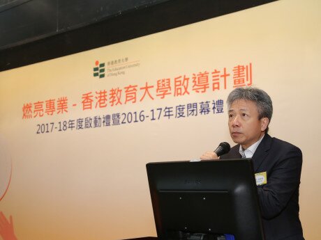 教大校长张仁良教授在典礼上发言。