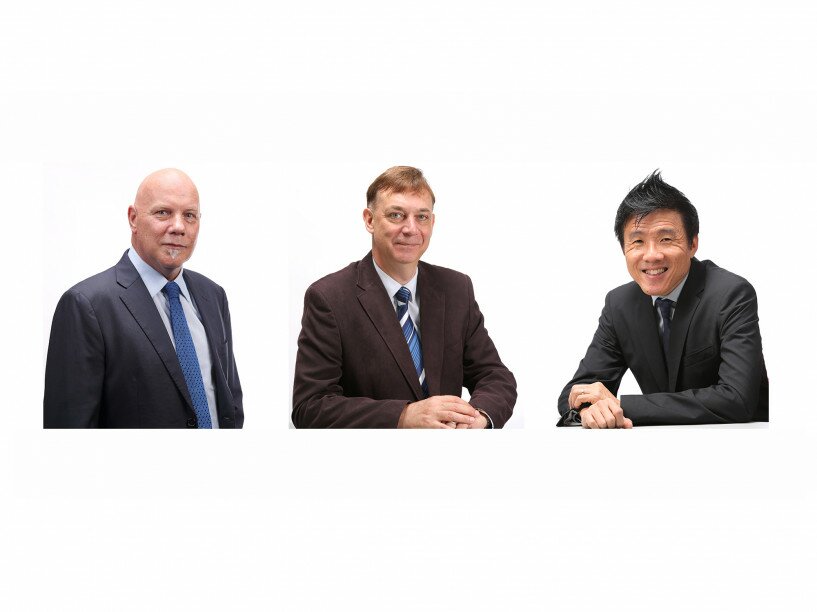 另外三位項目團隊成員分別為汪雅量教授（左）、鮑勃教授（中）及林質彬教授（右）。