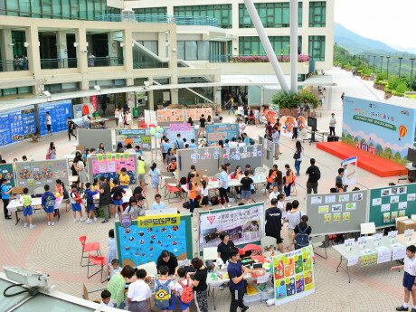 Over 30 booths for exhibitions and games are set up by students from nearly 20 schools and green groups.
