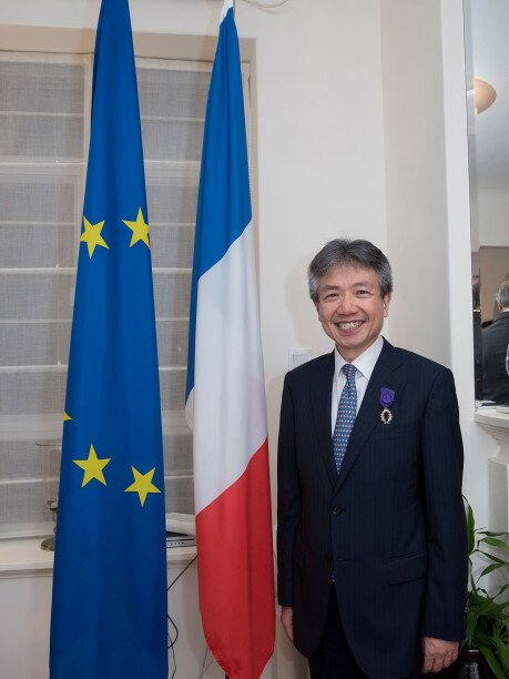 In recognition of his outstanding contributions to the education sector, President Professor Stephen Cheung Yan-leung is named an Officier dans l’Ordre des Palmes Académiques.