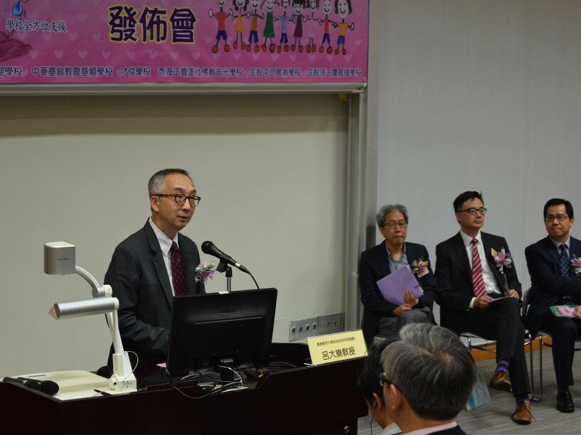  Professor Lui Tai-lok, Vice-president (Research & Development) of EdUHK, delivers welcoming speech in the conference.
