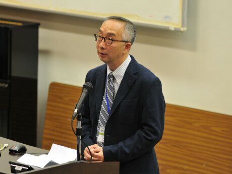 Professor Lui Tai-lok welcomes experts and scholars to share their research findings and discuss the significance and teaching methods of the Chinese classics.