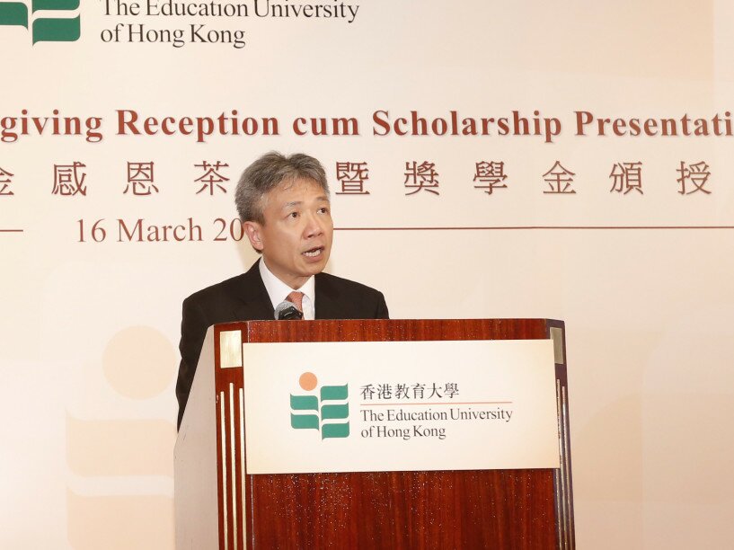 EdUHK President Professor Stephen Cheung Yan-leung congratulates the scholarship recipients on their extraordinary achievements.