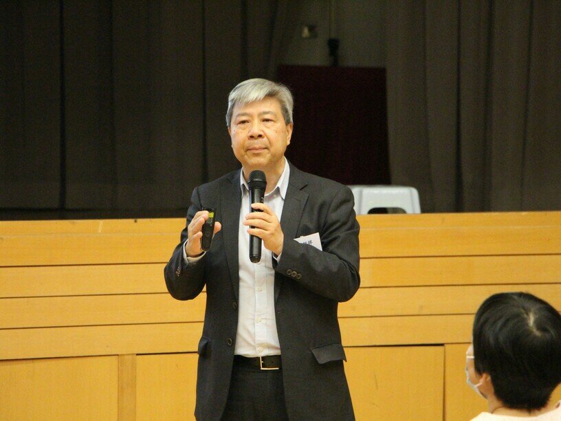 Professor Kong Siu-cheung at MIT and Director of the Centre for Learning, Teaching and Technology at EdUHK led a Q&A session