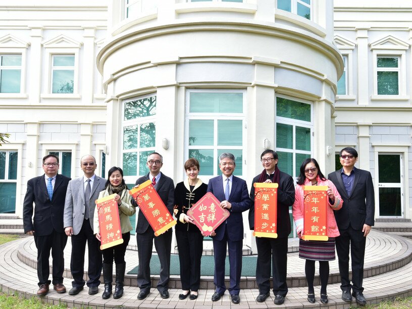 教大校长张仁良教授率领一众管理层与传媒机构代表举行春节茶聚，共庆佳节。
