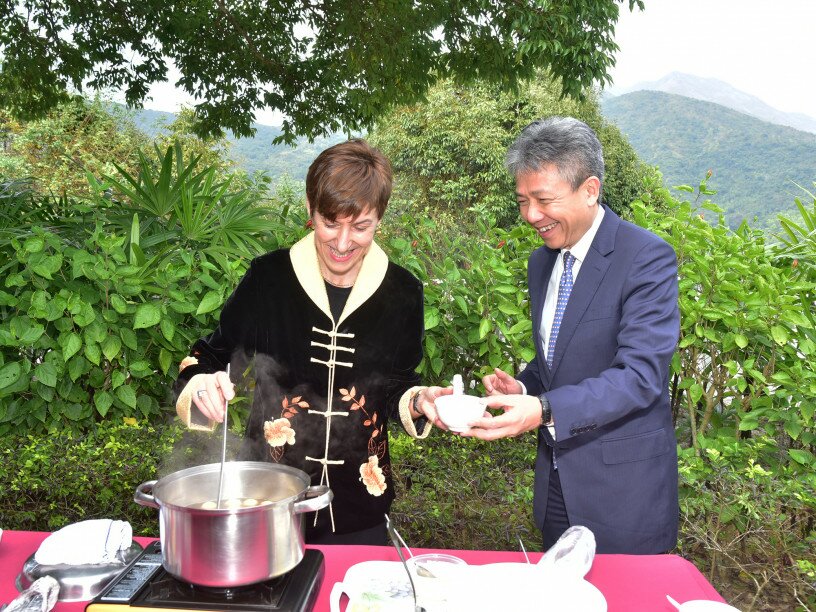 President and his wife serve sweet dumplings to the media.
