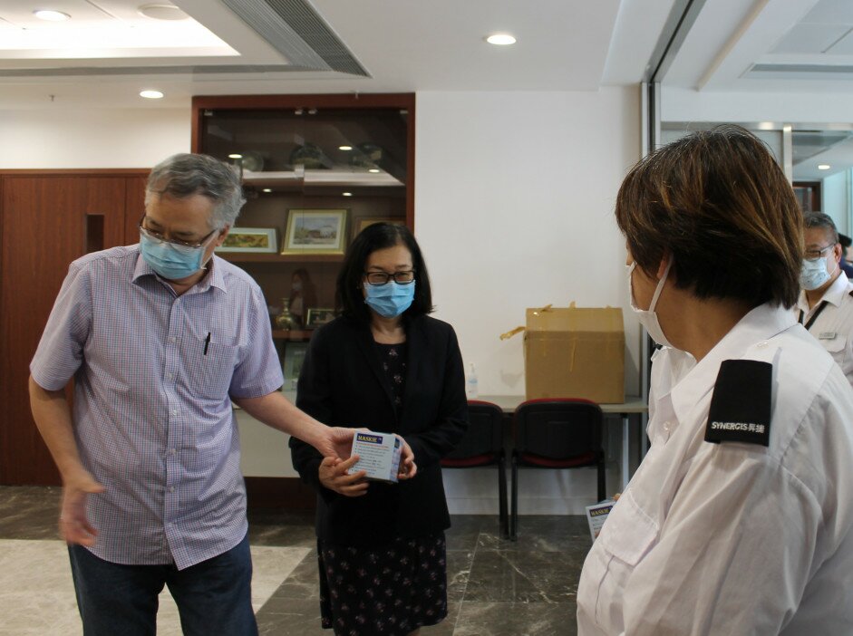 15,000 masks distributed to families of frontline staff
