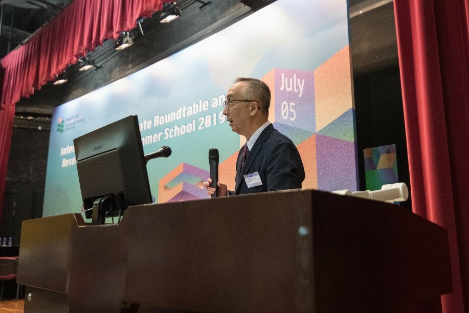 Professor Lui Tai-lok delivers the welcome speech
