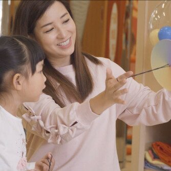The series captures the impromptu parent-child interactions of 18 families participating in the programme before and after the parenting advice given by EdUHK academics.