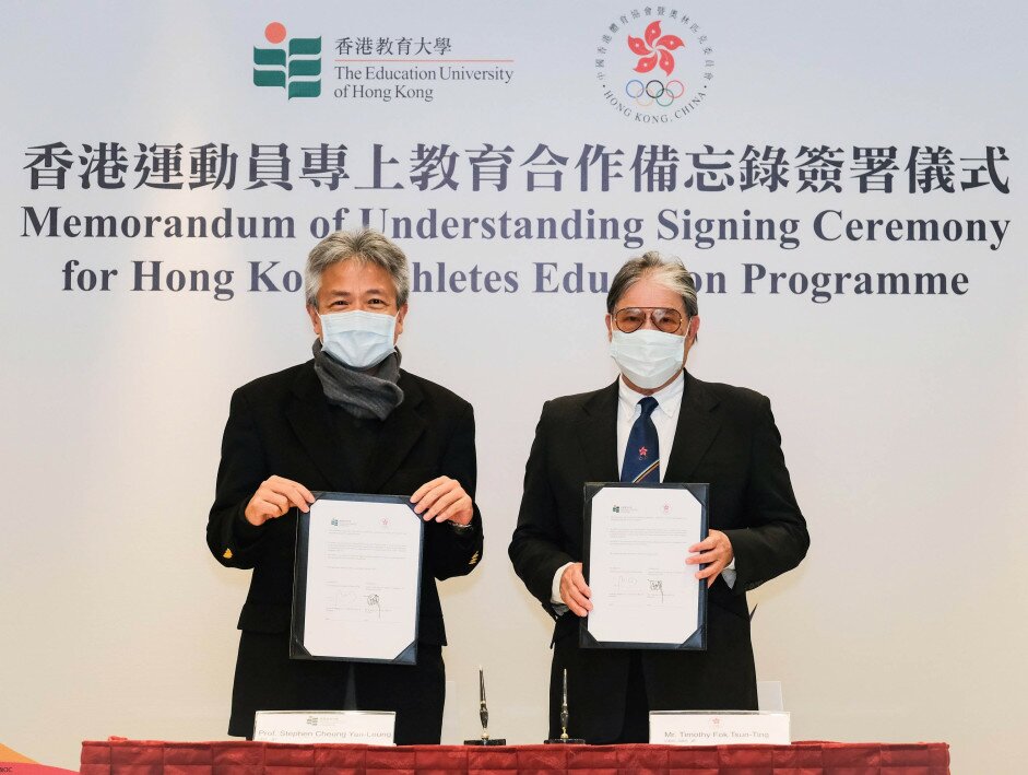 Professor Stephen Cheung Yan-leung, President of EdUHK and Mr Timothy Fok Tsun-Ting, President of the SF&OC sign the Memorandum of Understanding for Hong Kong Athletes Education Programme. 