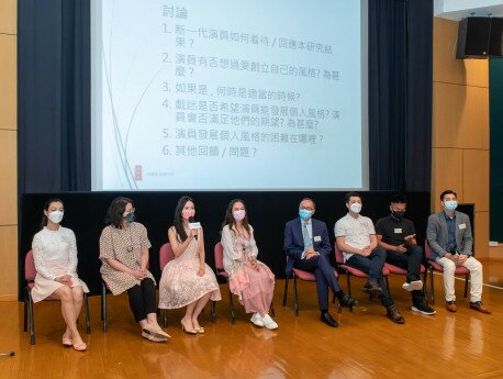 Some new generation artists share their views. From left: Ms Cheng Nga-ki, Ms Janet Wong, Ms Lin Yingshi, Ms Wang Kit-ching, Professor Leung Bo-wah, Mr Lam Tin-yau, Mr Lai Yiu-wai and Mr Wang Zhiliang.