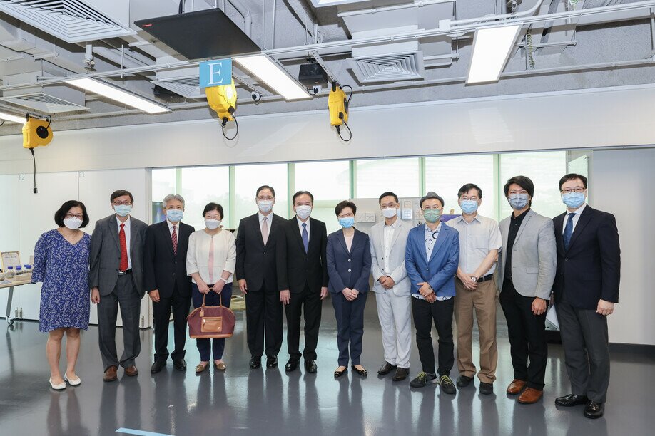 The Chief Executive (6th from right) pictured with EdUHK Council Officers, President, Vice Presidents and the start-up and innovation project owners
