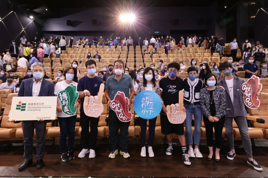 (From left) Professor Stephen Cheung Yan-leung, Mrs So Hon Siu-ching, Mr William So Wah-wai, Mr Au Yeung Ka-kue, Ms Cecilia Ho, Mr Jimmy Wan Chi-man, Ms Sandra Ng Kwan-yue, Mrs Patricia Lau, Director of Alumni Affairs and Development and Mr Fung Ho-yeung