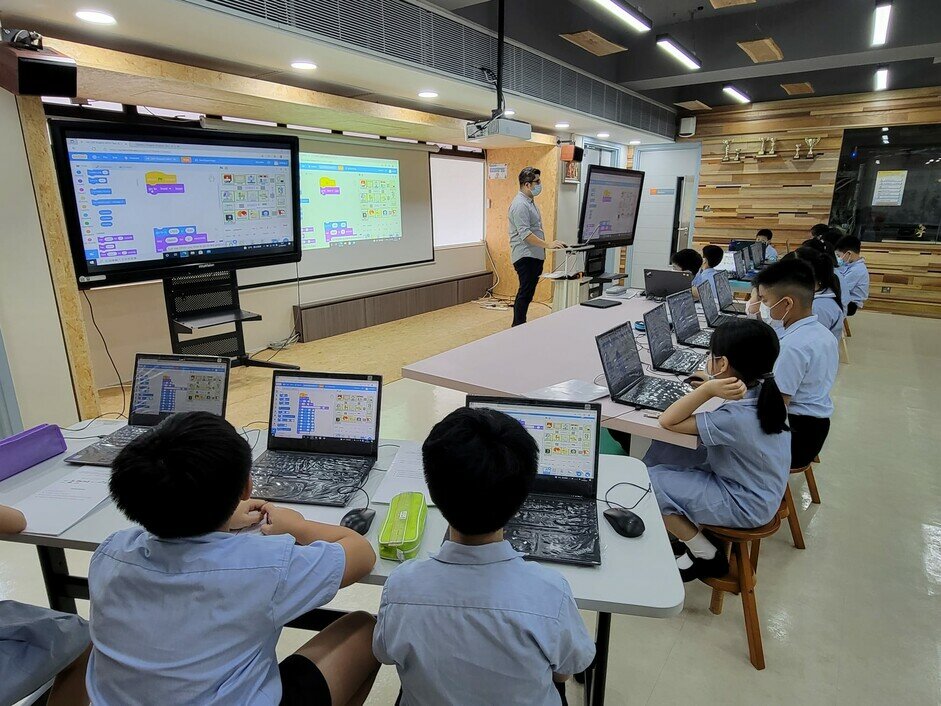 教大与香港天主教教育事务处合作，推出三套崭新互动教材，让学生一边学习常规学科知识，一边接触编程技巧
