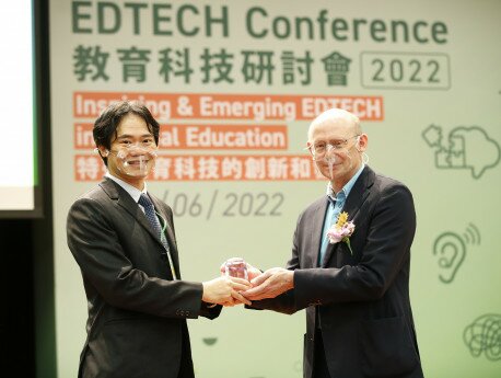Professor Bruce Macfarlane, Dean of Faculty of Education and Human Development at EdUHK(right); and Professor Tong Kai-yu, Professor and Chairman of the Department of Biomedical Engineering of The Chinese University of Hong Kong