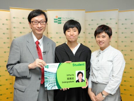 Professor Lee meeting with elite athlete Yip Pui-yin before the First Assembly in September 2012, when she was admitted to the Bachelor of Health Education (Honours) programme 