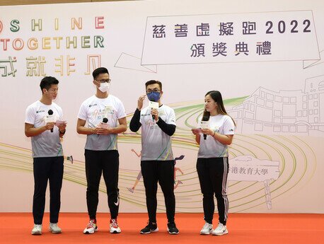 EdUHK elite athlete student Mr Calvin Kwok Wing (second right)．Mr Roy Chan Ching-yat, Senior Lecturer of Department of Health and Physical Education of EdUHK (second left).