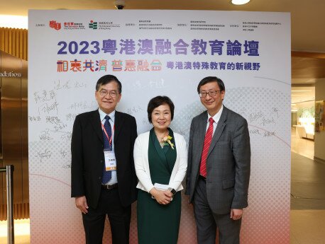 (From left) Professor Kenneth Sin Kuen-fung, Executive Director of the Institute of Special Needs and Inclusive Education at EdUHK; Dr Choi Yuk-lin; and EdUHK President Professor John Lee Chi-Kin