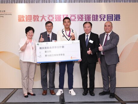 Scholarships are presented to the medallists: Vincent Lau Wan-yau (cycling)