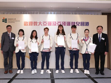 Athletes： Yeung Nok-lam (judo), Tam Tsz-wai (dragon boat), Leung Wai-nga (football), Hung Cheuk-kiu (handball), Cheuk Ming-ho (swimming), Chen Suijin  (wushu)