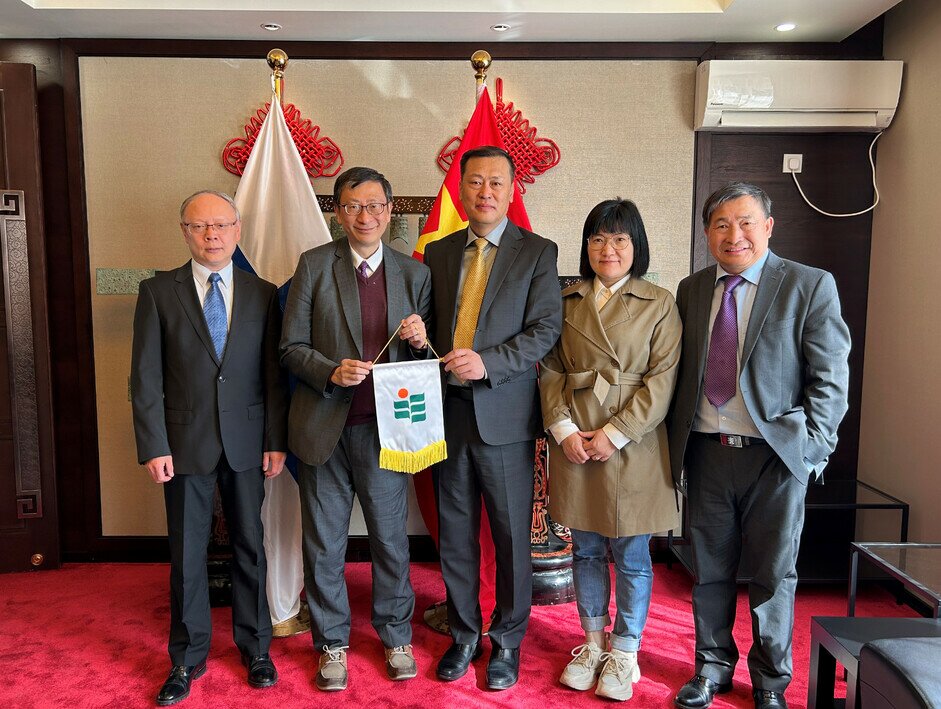 Professor Lee as the President (Designate) of EdUHK and Professor Gu, Associate Dean of Graduate School visited Ambassador Wang, Mr You, Counselor of Culture and Education, and Mr Sun, First Sec of Education Affairs of the Embassy of PRC in Finland in Jun