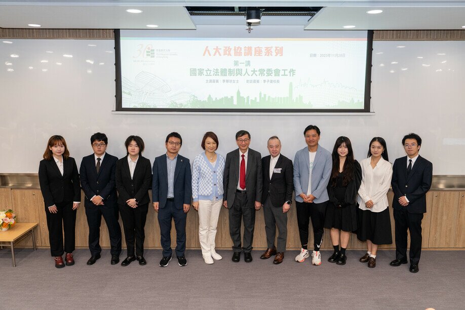 Professor John Lee, the Hon Starry Lee, the Hon Vincent Cheng (fourth from right), the Hon Benson Luk (fifth from right) with EdUHK students