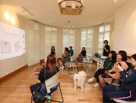  Faculty and staff bring their furry companions to campus and participated in pet care seminar